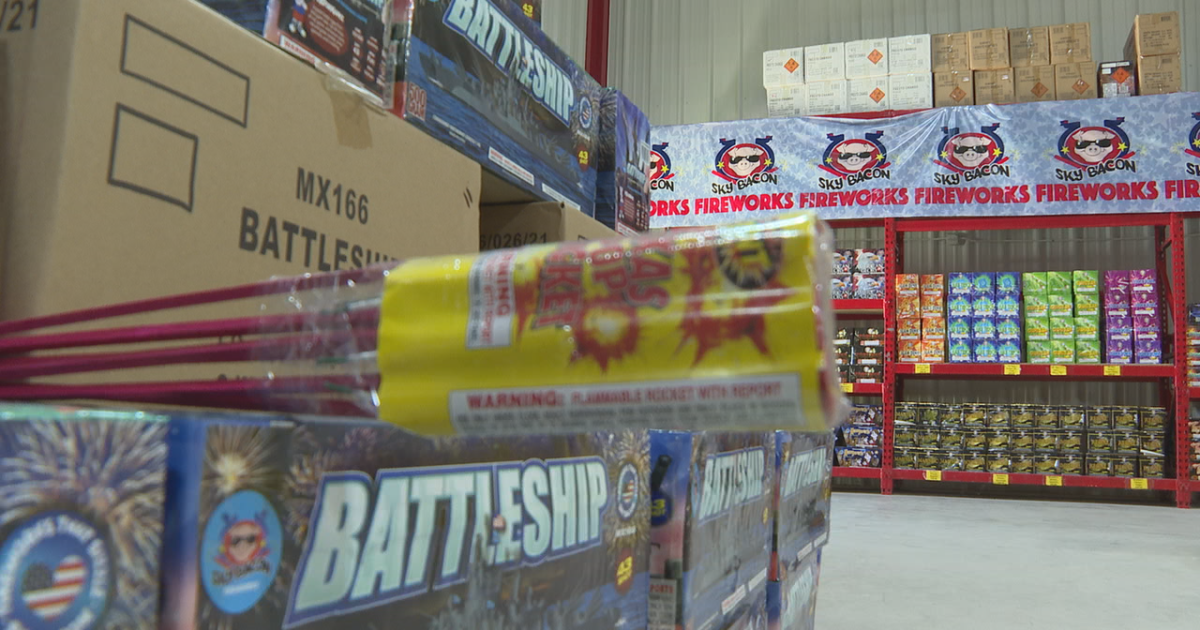 Safety experts urge caution with fireworks as Texas heat wave continues - Vimarsana News