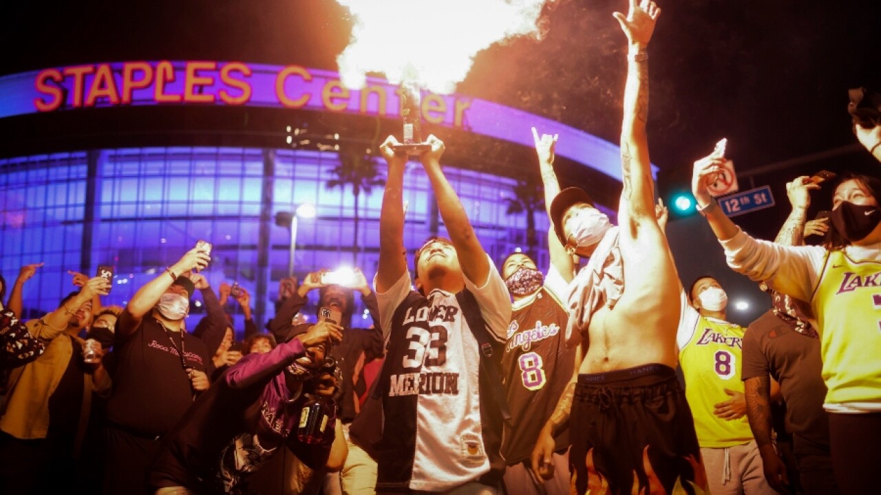 Thousands Of Fans Celebrate Lakers Nba Title Win Near Staples Center In Los Angeles