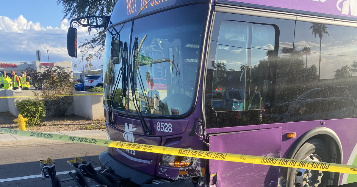 One dead after three-vehicle crash involving Valley metro bus in Mesa
