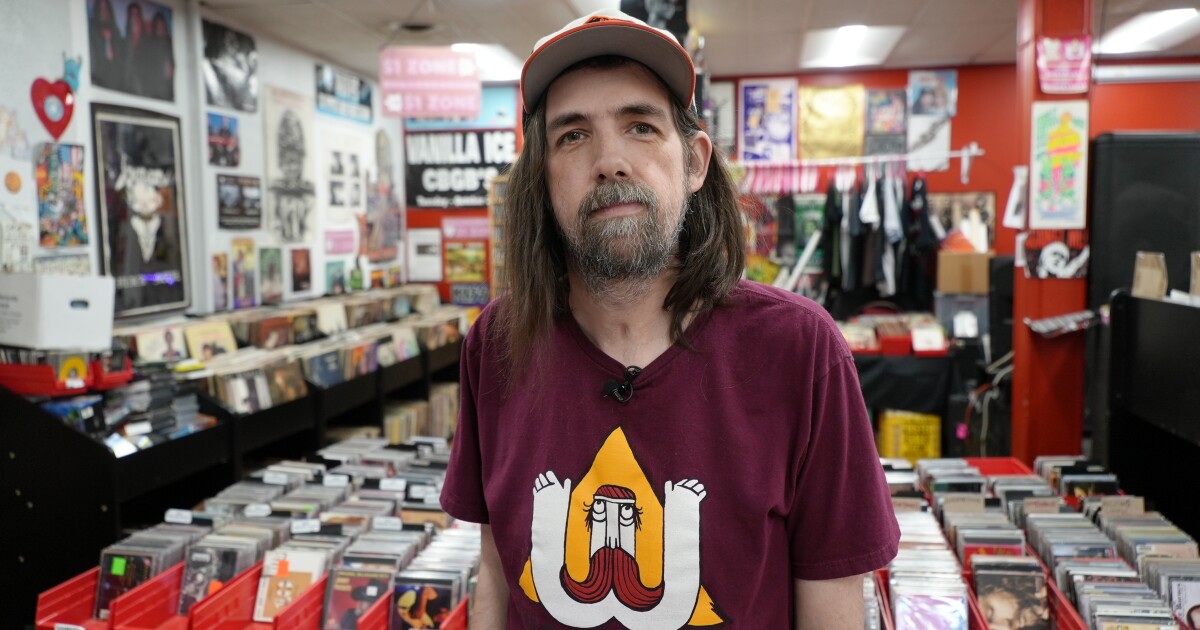 'My mind was blown': Community raises over $11,000 to keep the lights on at Baltimore business