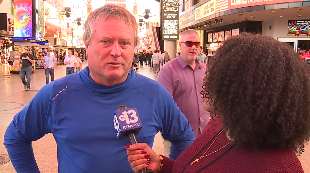 Las Vegas shoppers rush to finish holiday shopping on Fremont Street