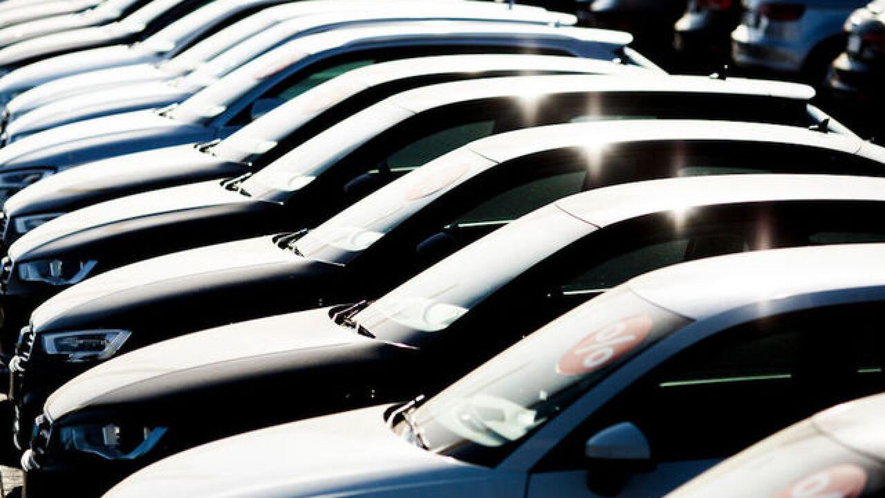 All new cars and SUVs must now have rearview cameras, government says