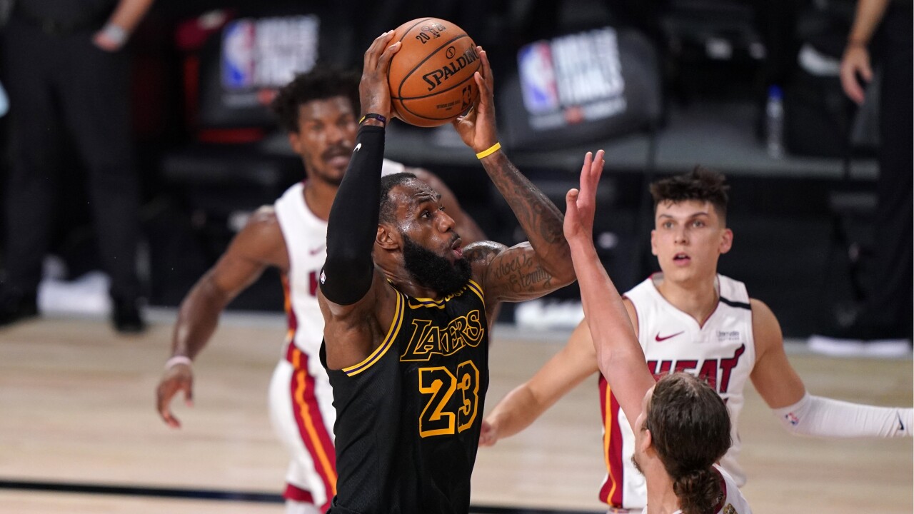 Lakers Top Heat 124 114 For 2 0 Finals Lead