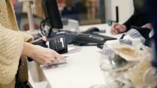 Financial experts say that people who are not careful with their holiday spending could face a cold reality in their wallet in 2022.