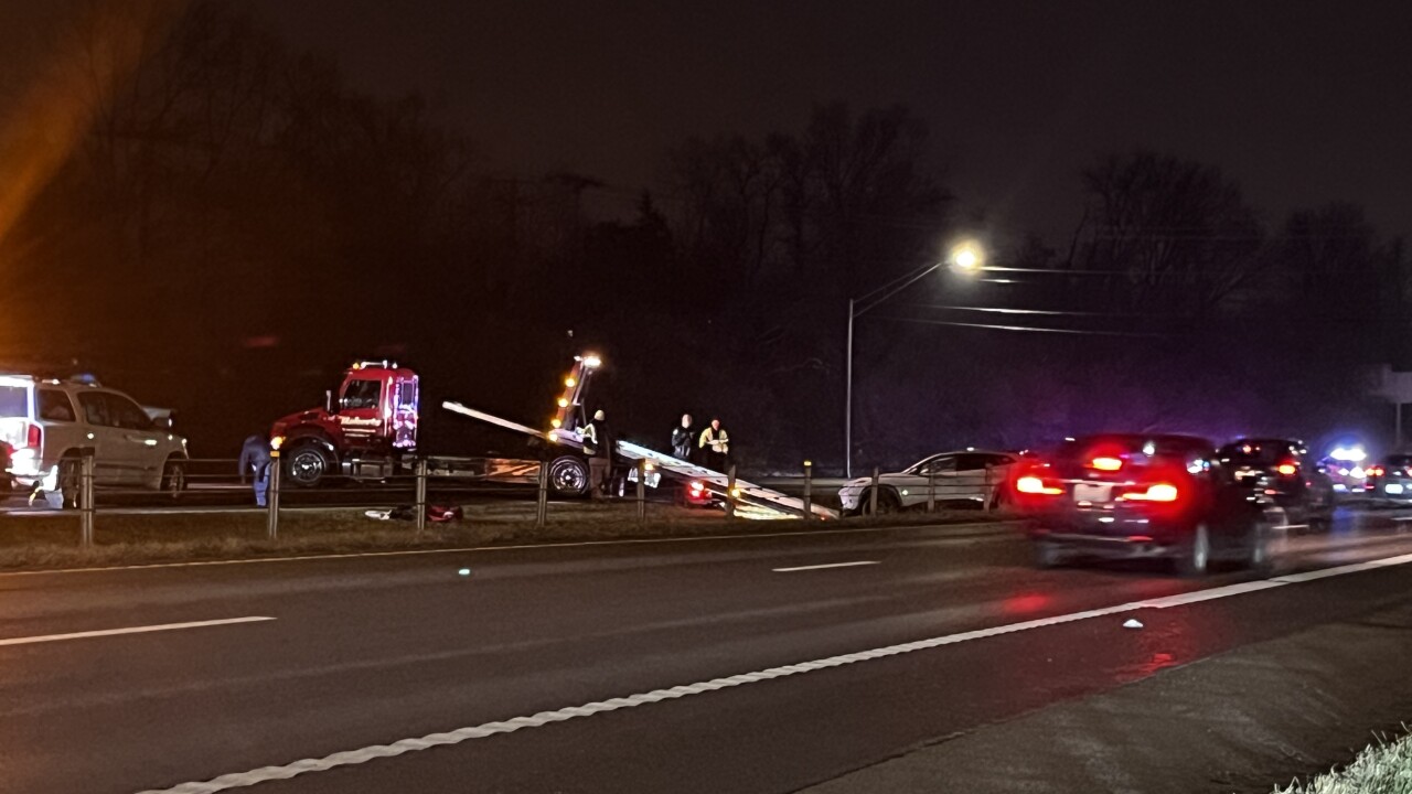 Three people injured after crash on outer loop of New Circle Road in Lexington