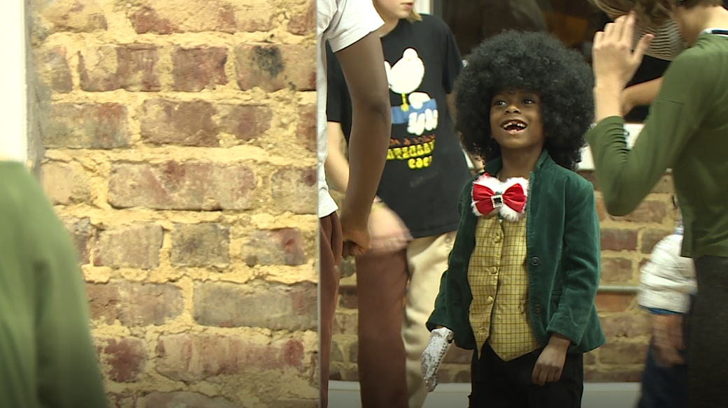 Michael Jackson parade dance 01.png