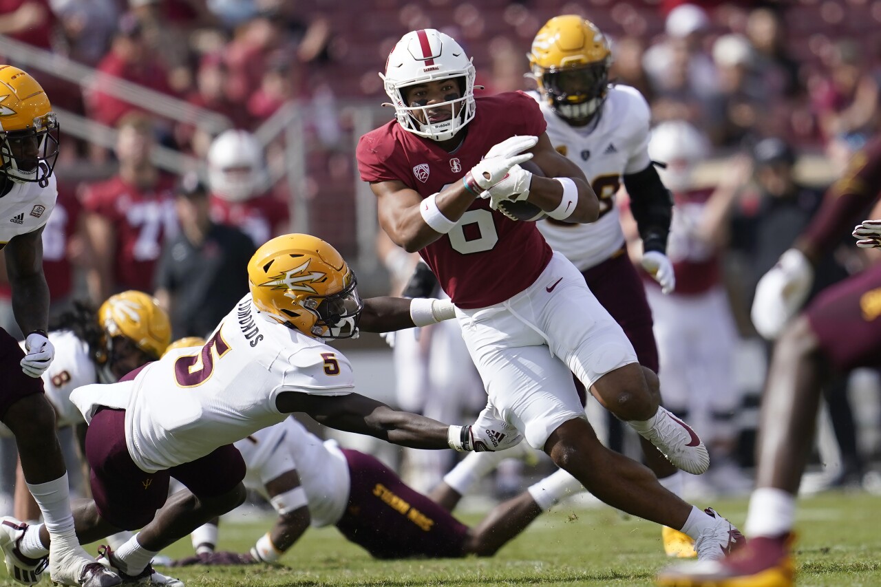 Stanford receiver Elijah Higgins runs against Arizona State Sun Devils, Oct. 22, 2022
