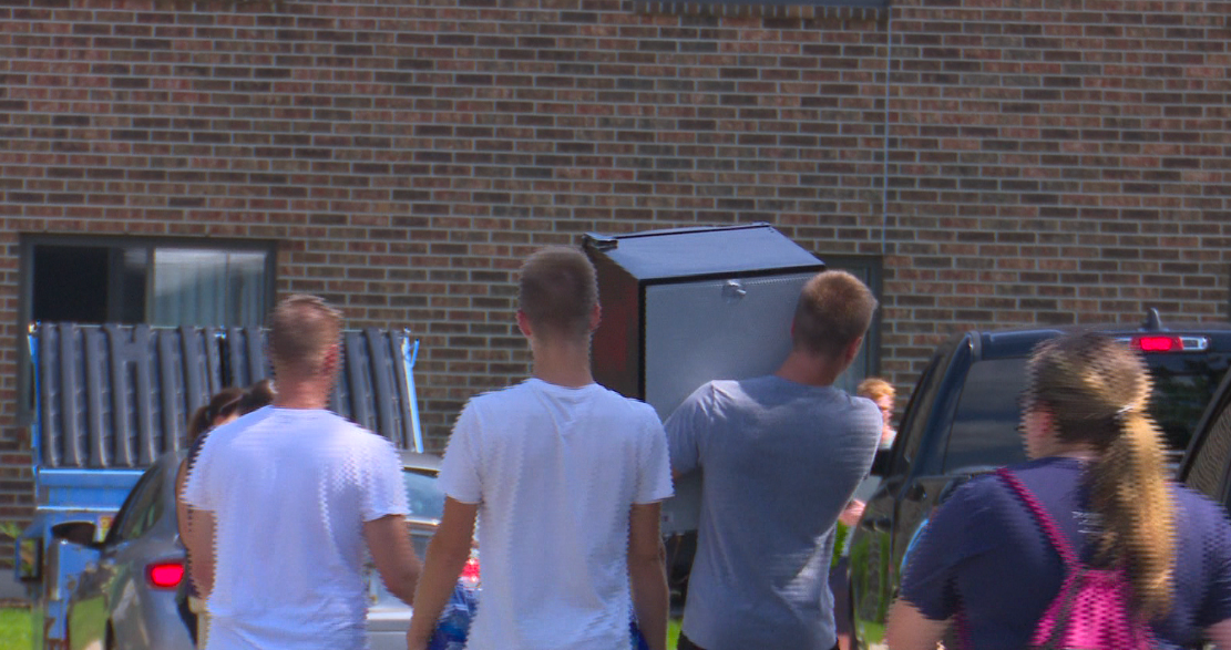 Freshman move-in day is here for UWGB students