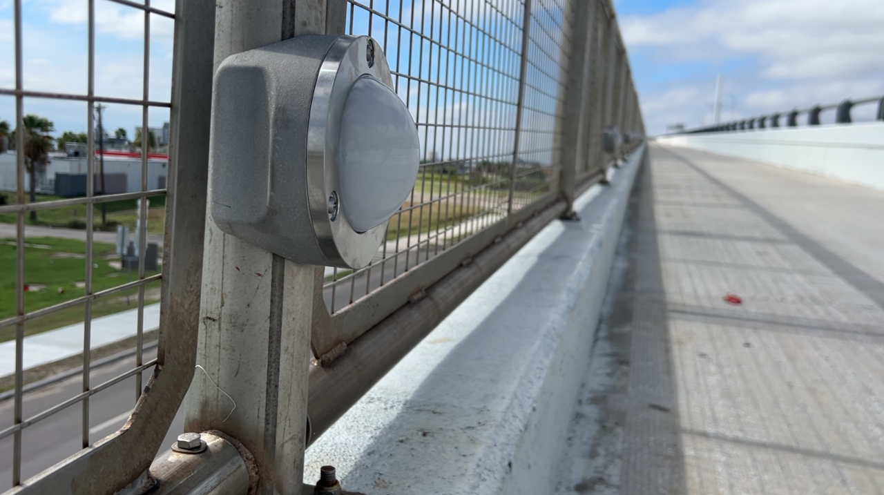 Harbor Bridge walk Lights2.png