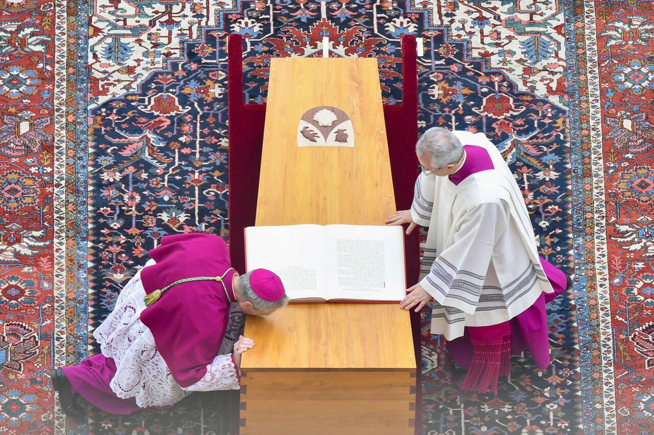 Georg Gaenswein kisses coffin of late Benedict XVI at Vatican, Jan. 5, 2023