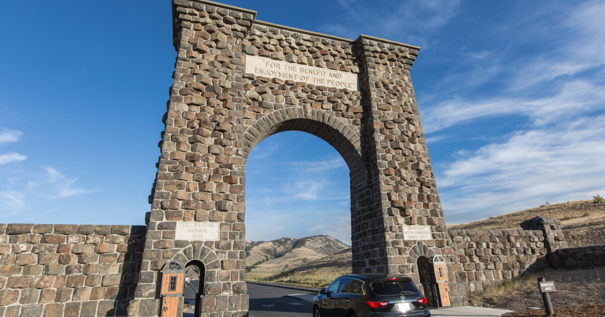 Yellowstone seeks public comment on proposed permanent North Entrance Road - Vimarsana News