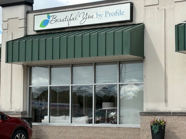 PAM SALON EXTERIOR.jpg