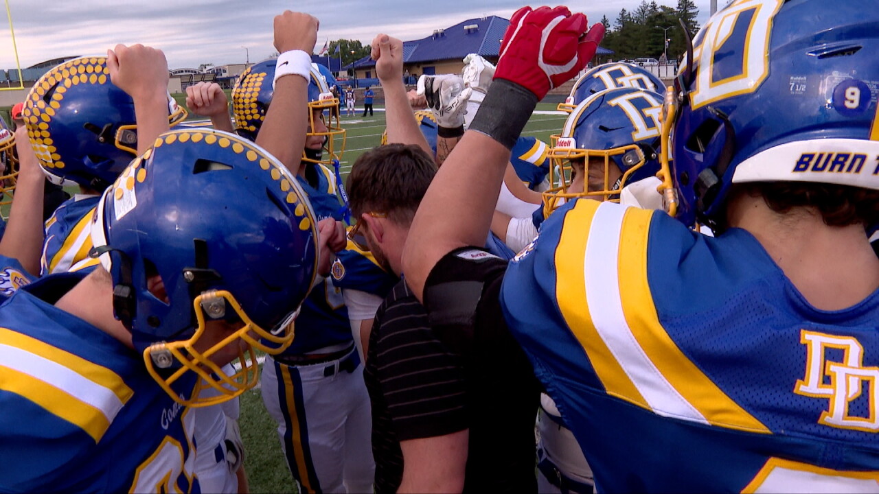 delavan darien huddle.jpg