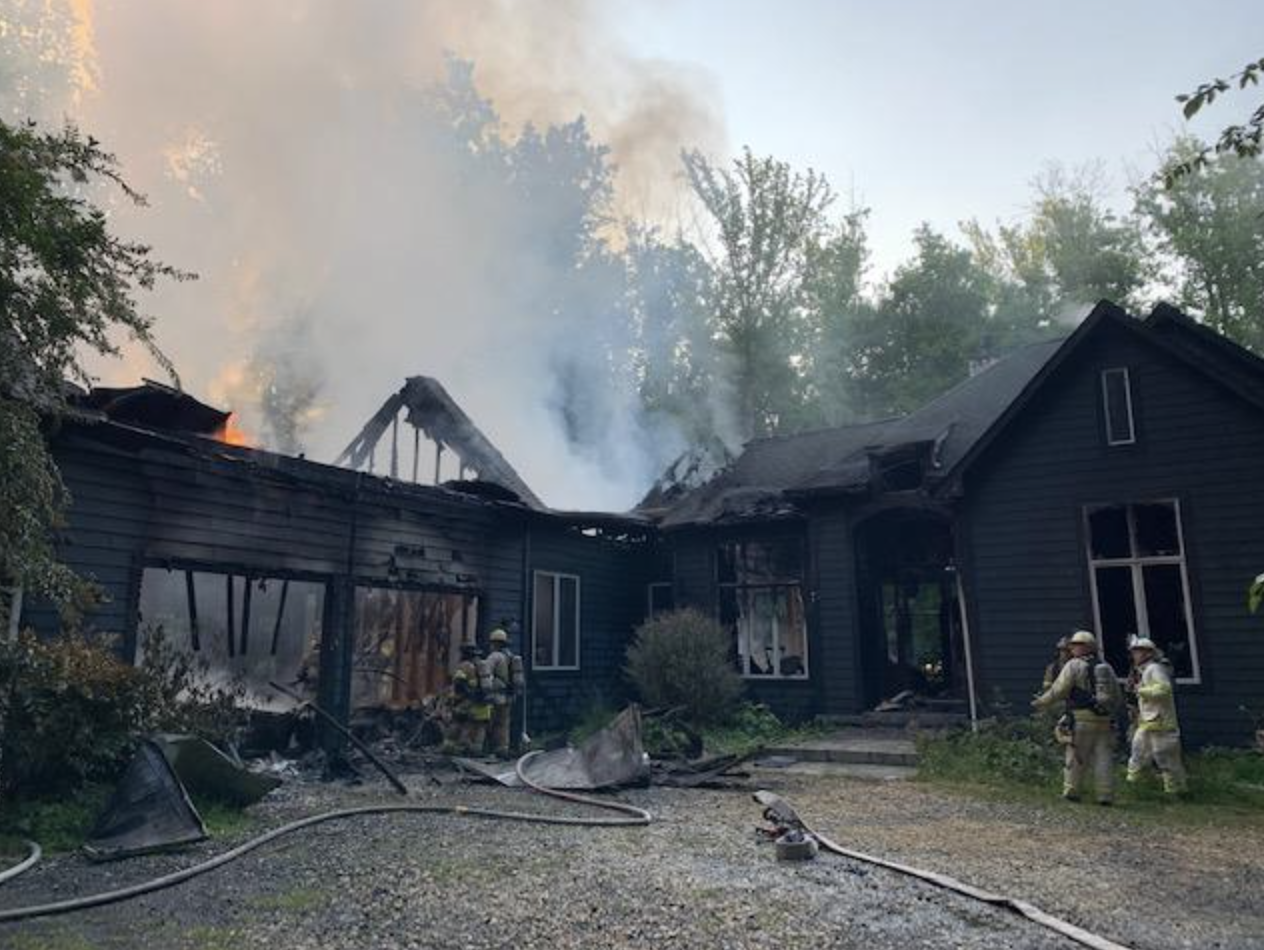 Family escapes fire that destroyed home in Annapolis