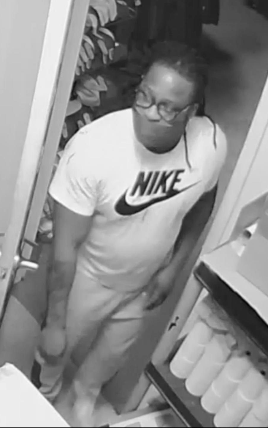 Retail burglary suspect 1.png
