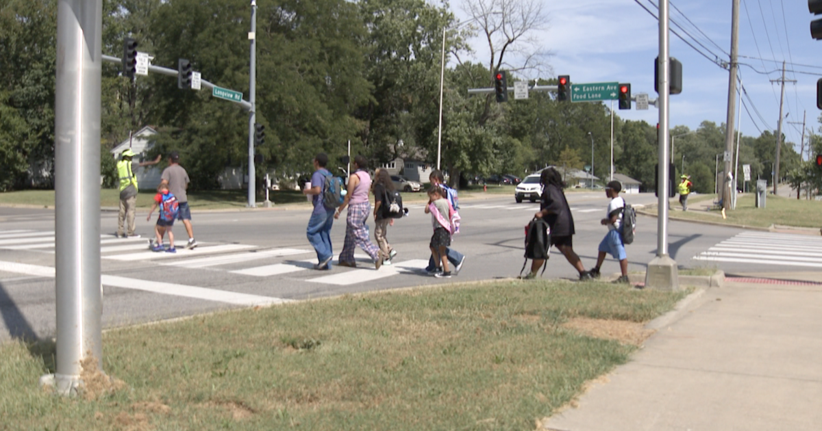 Hickman Mills partners with crossing guard company as boundary changes bring more student walkers