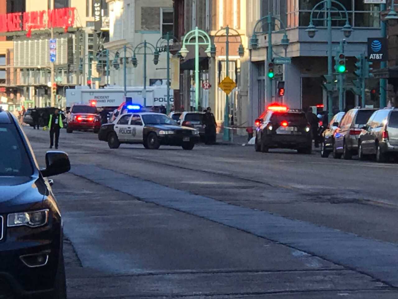 Off-duty officer shot at Shake Shack