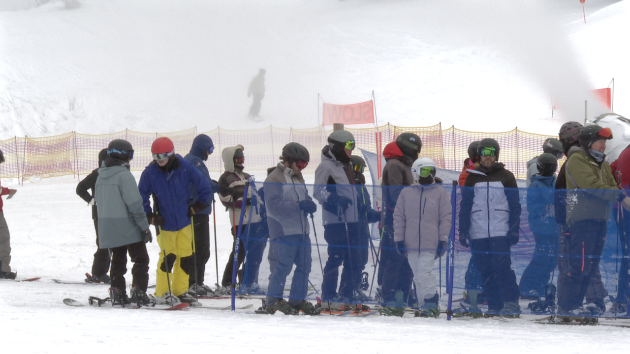 BogusBasinSkiersWait