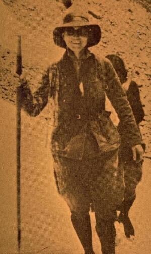 Elizabeth Burnell leading hike.jpg