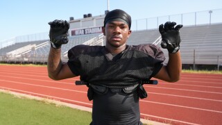 West Oso senior linebacker Trajhaun Vurns
