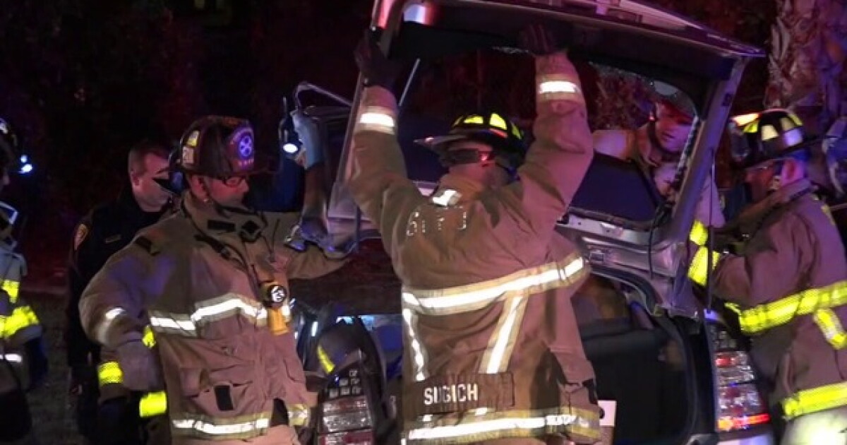 Rescuers cut car roof to rescue trapped driver
