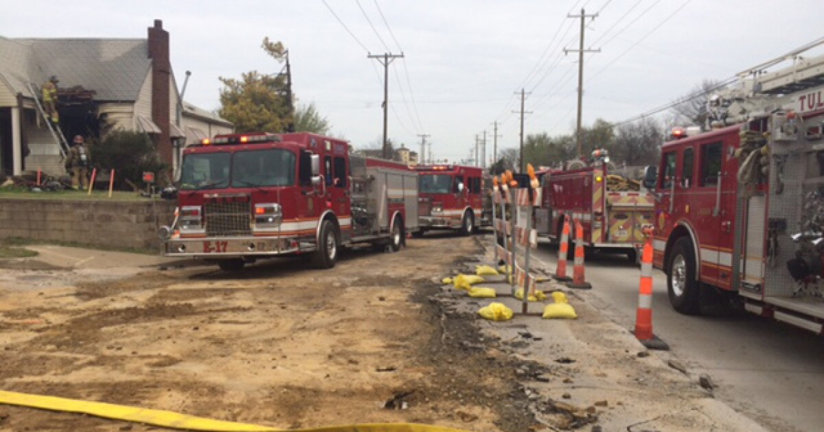 Fire crews investigate cause of house fire