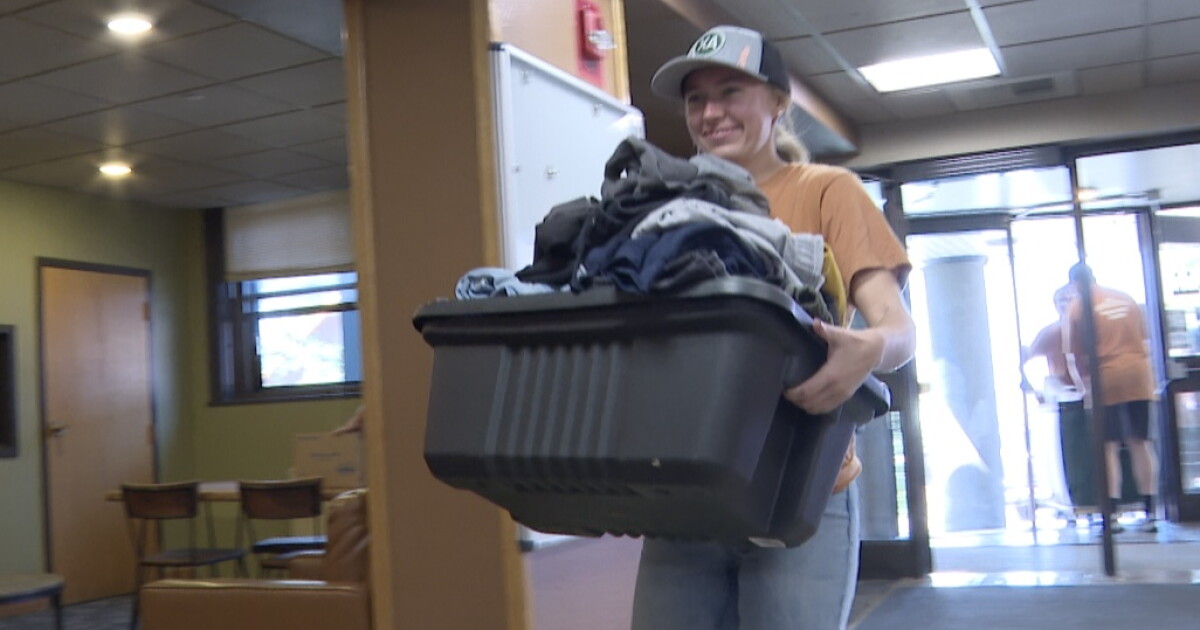 Montana Tech welcomes 700 new students on move-in day, including one with emotional support frogs