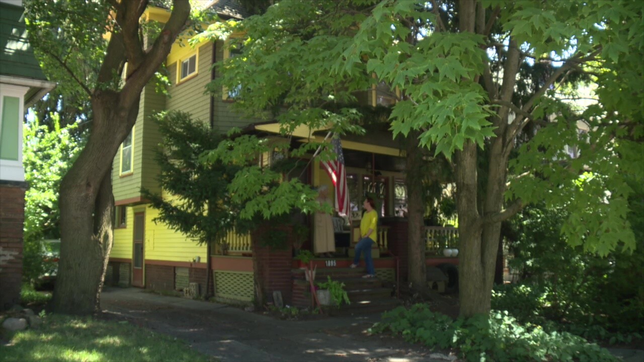 Longtime Cleveland homeowner Phyllis Bambeck, left, talks to News 5 reporter Michelle Jarboe.