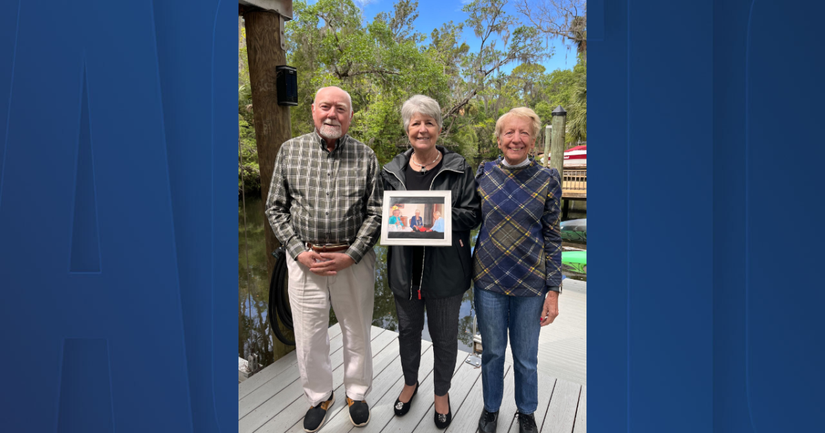 3 retired USF professors honor their mothers through scholarship programs - Vimarsana News