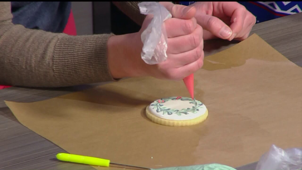 Decorating Christmas cookies