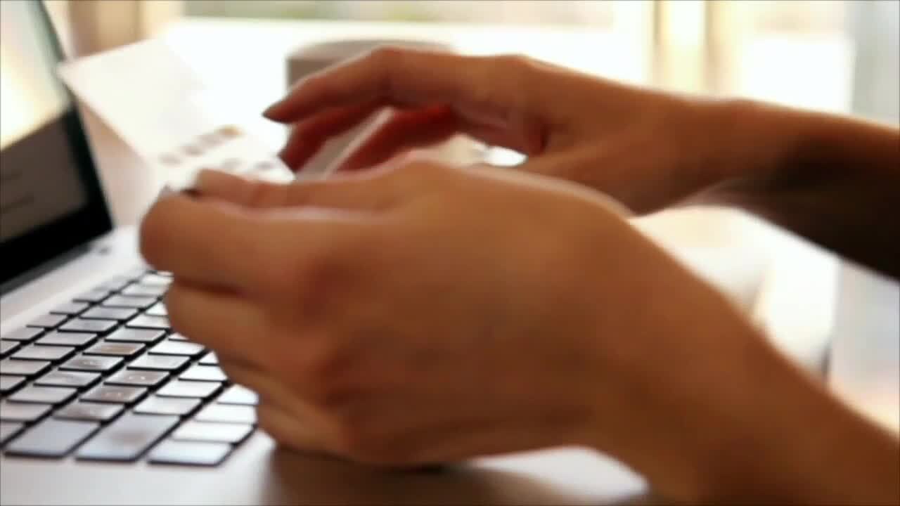 Experts warn that scammers are targeting senior population this holiday season