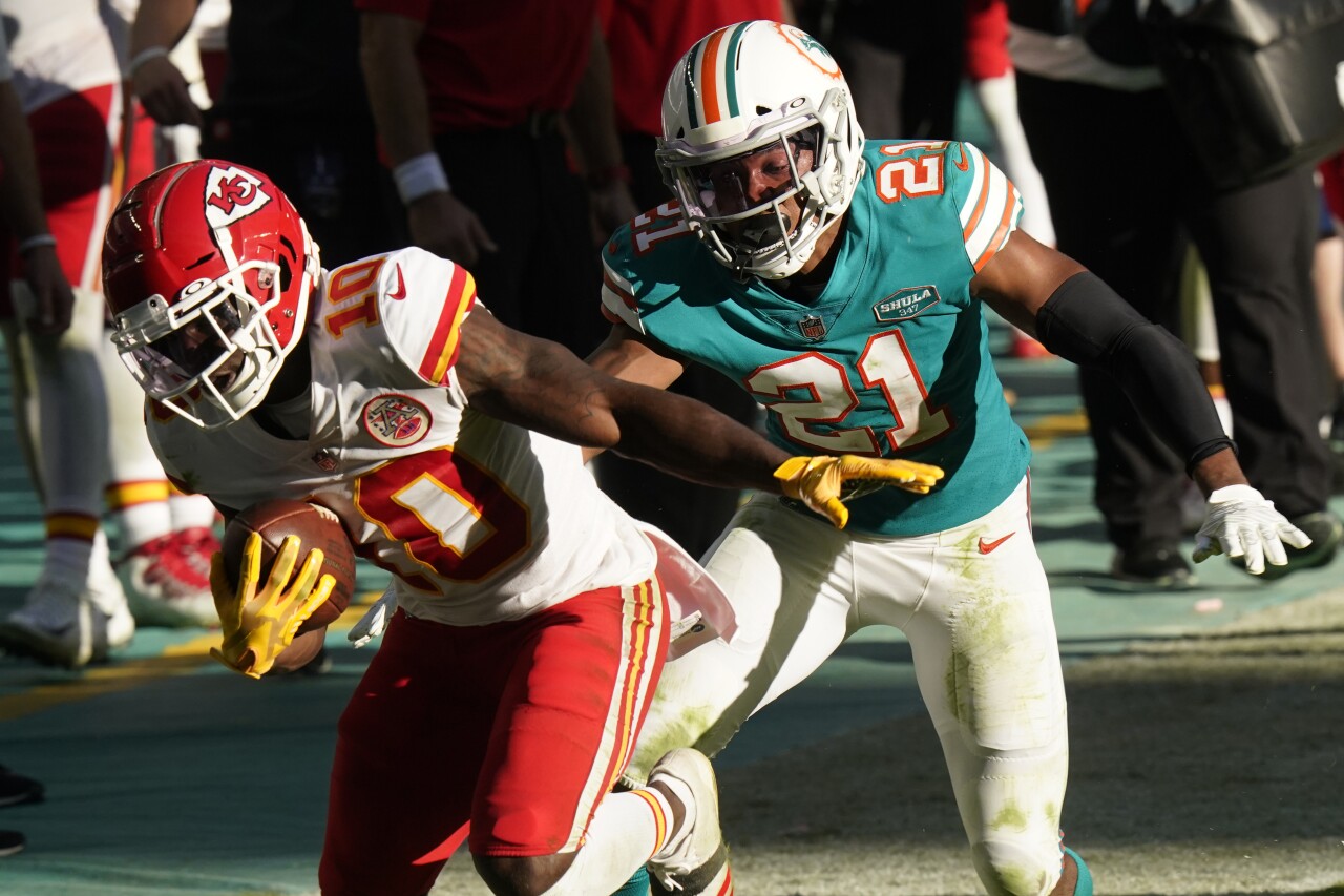 Kansas City Chiefs receiver Tyreek Hill runs for TD as Miami Dolphins safety Eric Rowe attempts to tackle him, Dec. 13, 2020