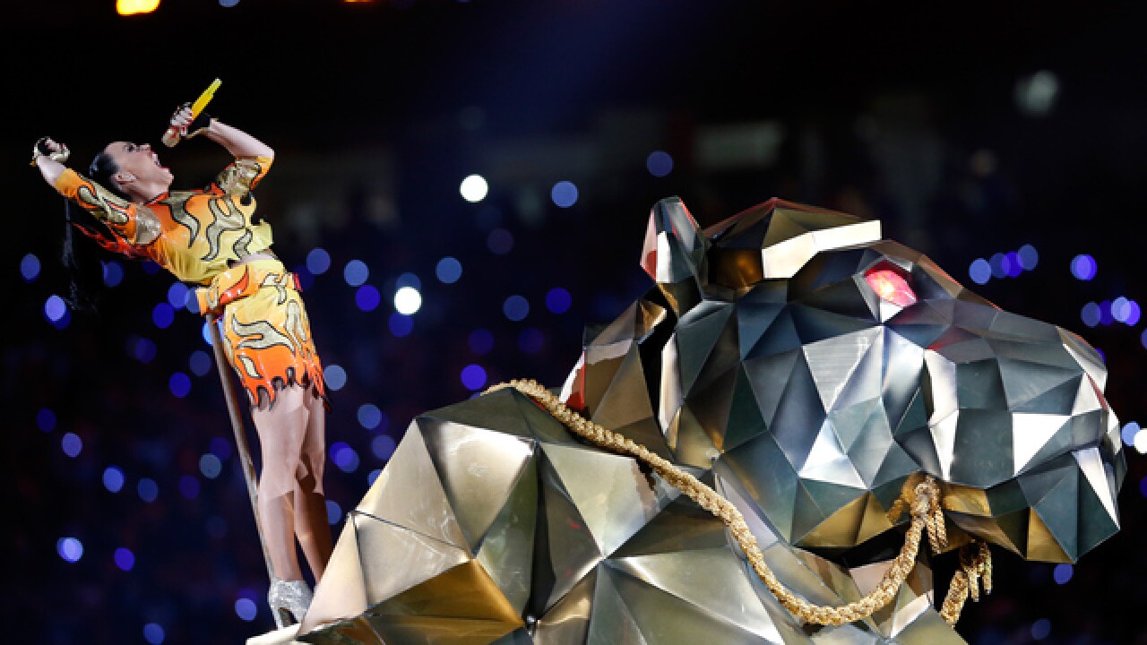 Katy Perry shines in halftime show (Feb 1, 2015)