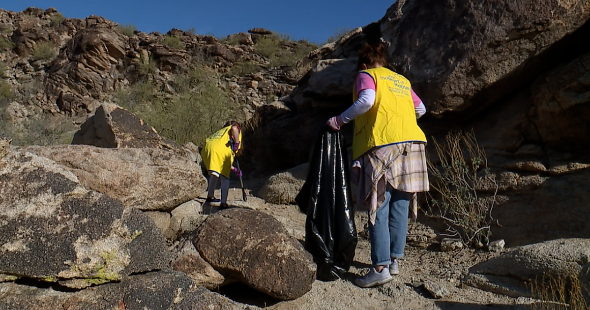 Glendale church tackles trash at South Mountain - Vimarsana News