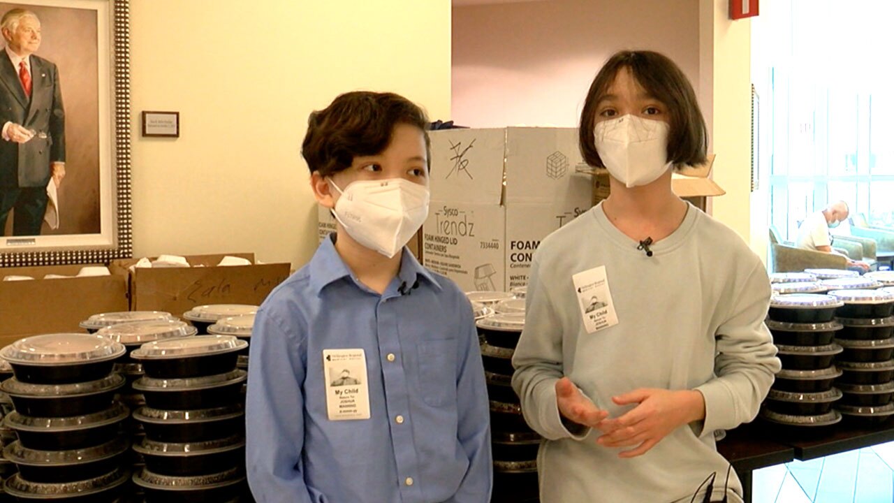 Jasper and Arthur Hu-Manning donate meals to Wellington Regional Medical Center