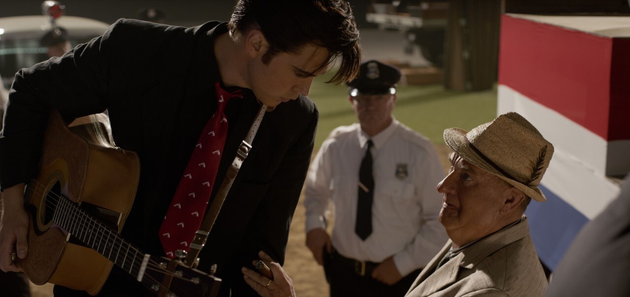 Austin Butler as Elvis Presley and Tom Hanks as Col. Tom Parker in 'Elvis'