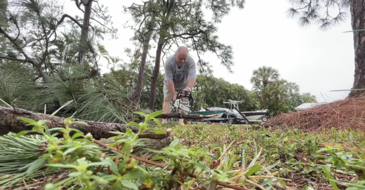 Resident Dave Onufrey cleaning up in North River Shores 01162024.png