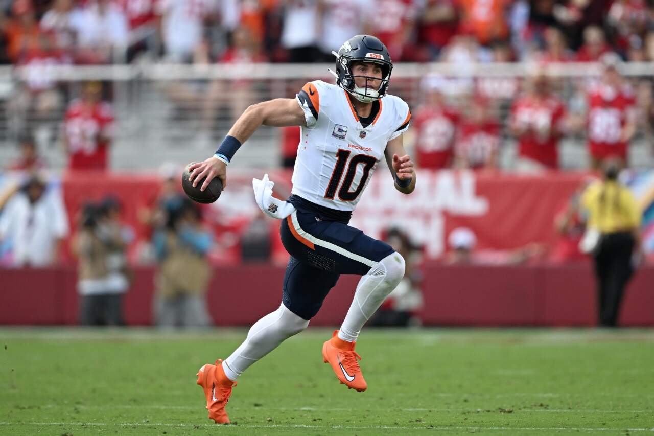 Broncos 49ers Football