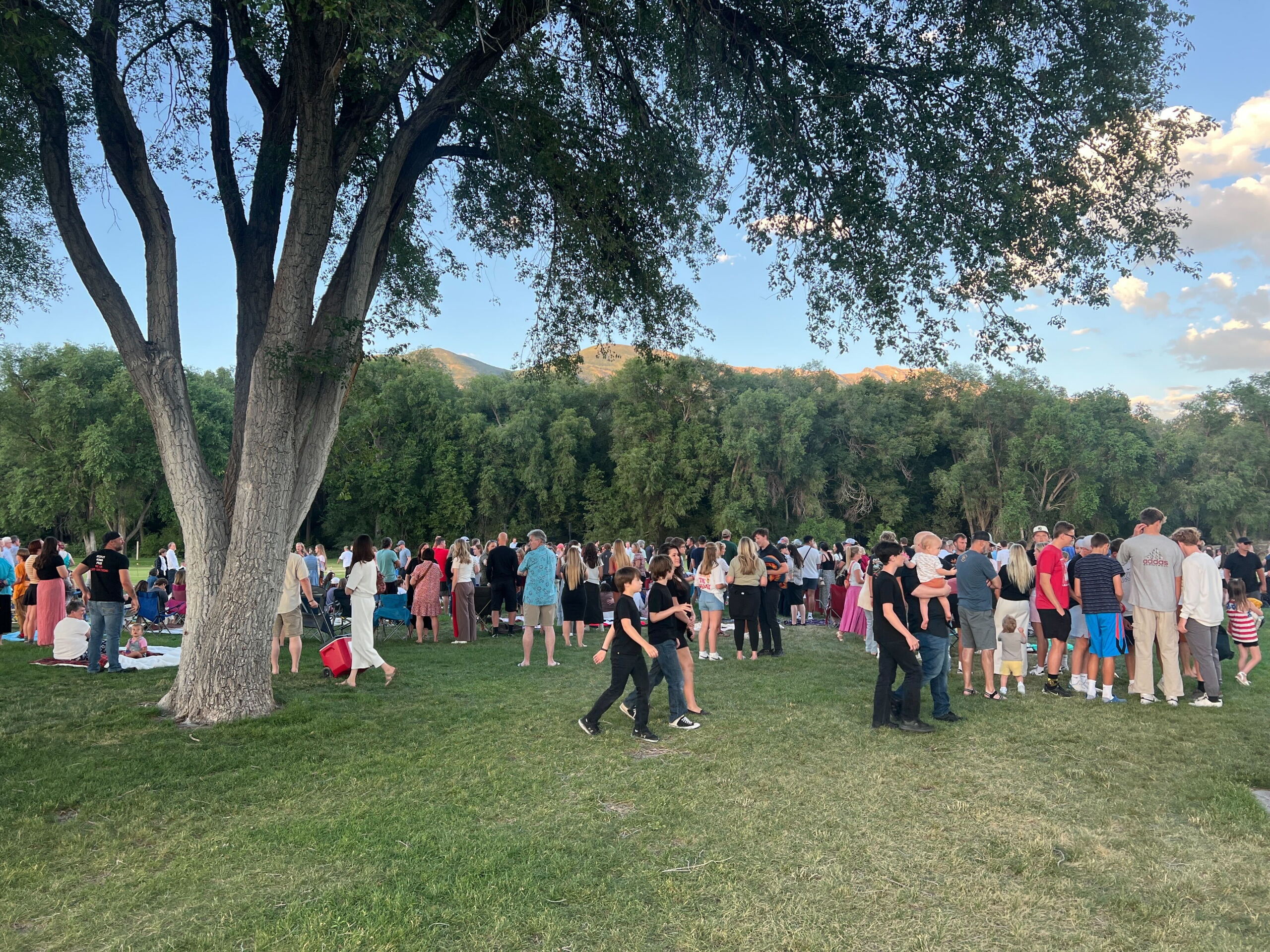Community gathers at vigil for Utah County couple killed in murder-suicide