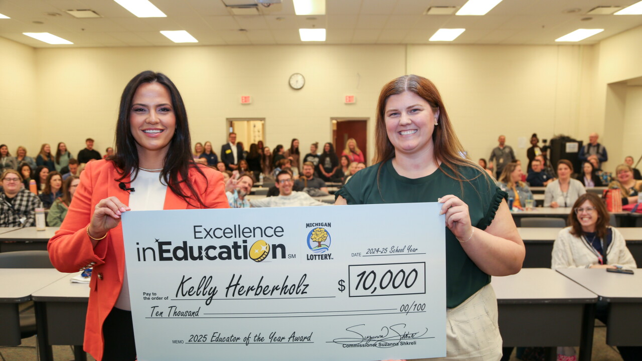 Dakota High School teacher wins 2025 Educator of the Year Award