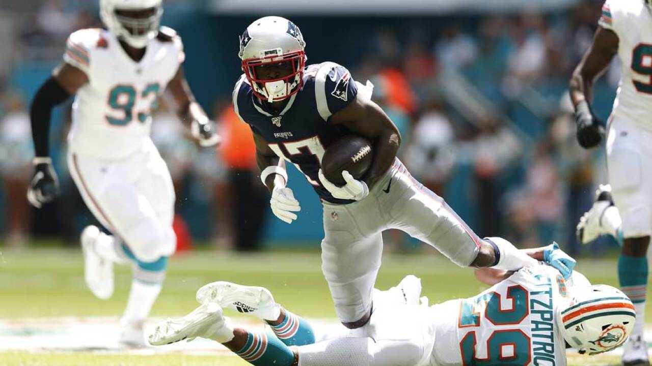 Patriots Beat Dolphins 43 0 As Antonio Brown Scores Touchdown
