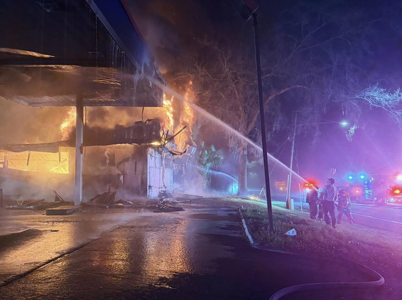 marathon fire2 3_08_26.jpg