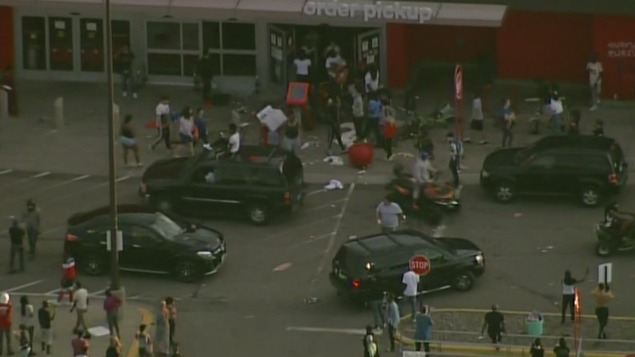 Target store looted amid Floyd protests in Minneapolis