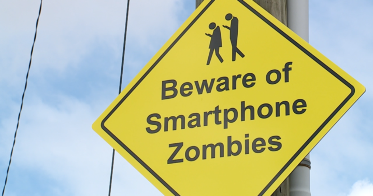 Targa In Metallo Funny Beware Of Smartphone Zombies Targa In Metallo Funny Beware Of Smartphone Zombies