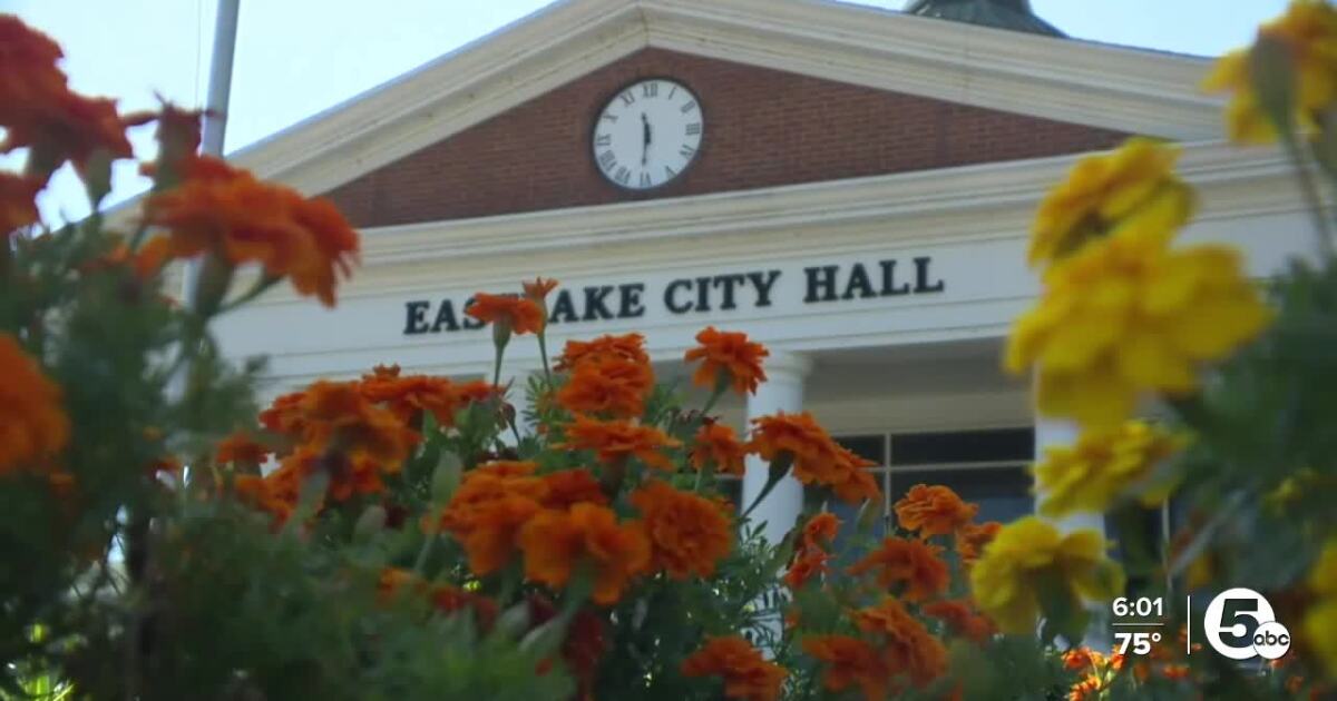 Eastlake residents express concerns to mayor about holding two full-time jobs