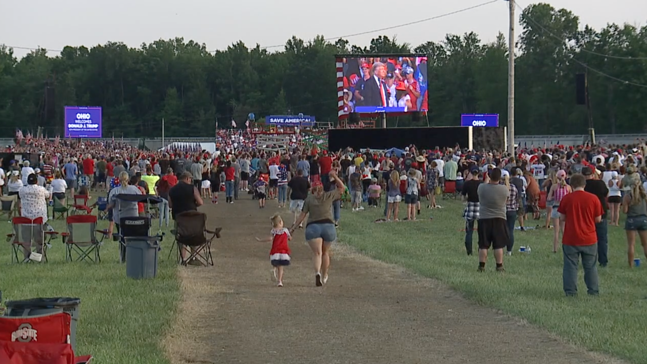 Crowds, traffic descend on Wellington for Trump rally