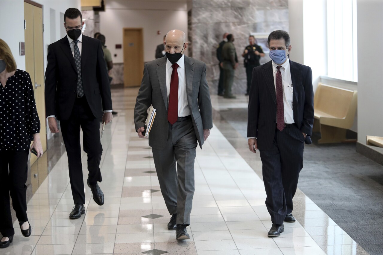 Broward County State Attorney Mike Satz enters courtroom for Nikolas Cruz hearing, Oct. 15, 2021