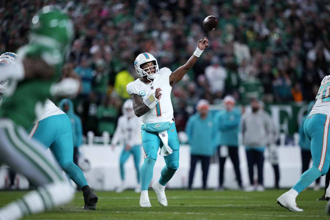 Miami Dolphins QB Tua Tagovailoa throws pass during first half at Philadelphia Eagles, Oct. 22, 2023