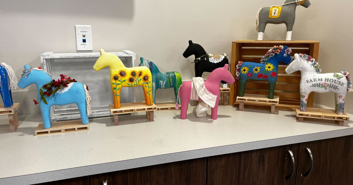 Preston Greens residents paint horses for charity - Vimarsana News