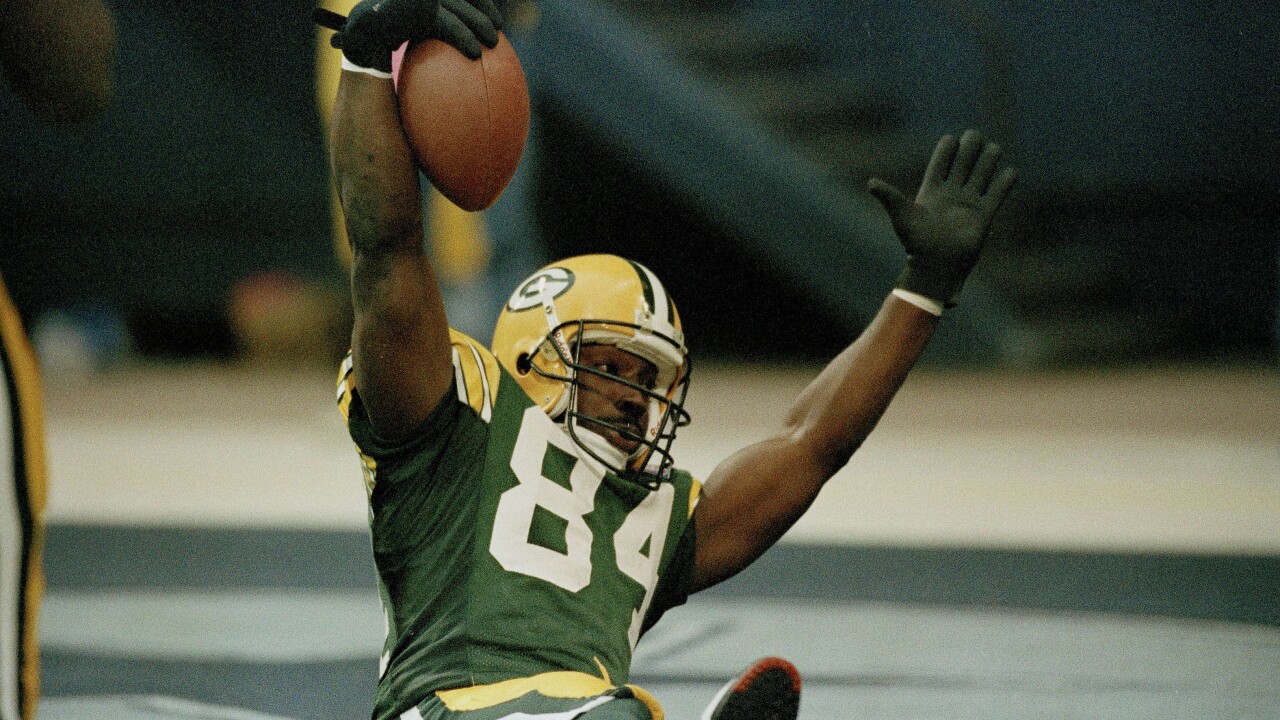 Former Packers wide receiver Sterling Sharpe makes the Pro Football Hall of Fame